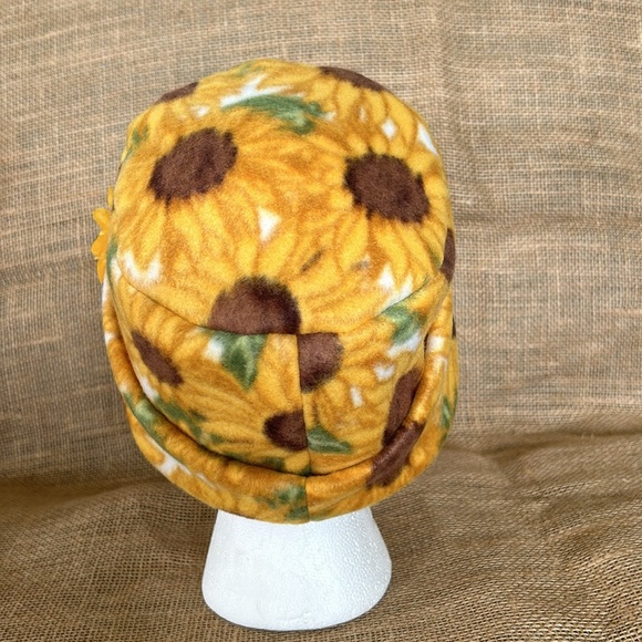 Handmade Fleece Hat - Winter pull-on hat - Picture 4 of 4